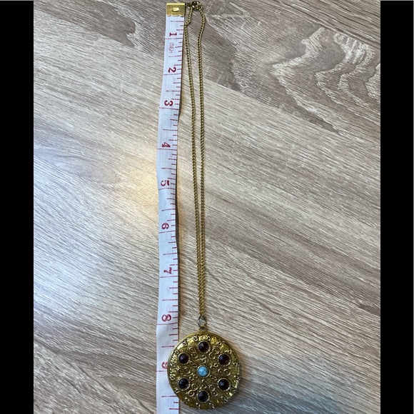 VTG Gold Tone locket late 60’s era - Picture 3 of 6